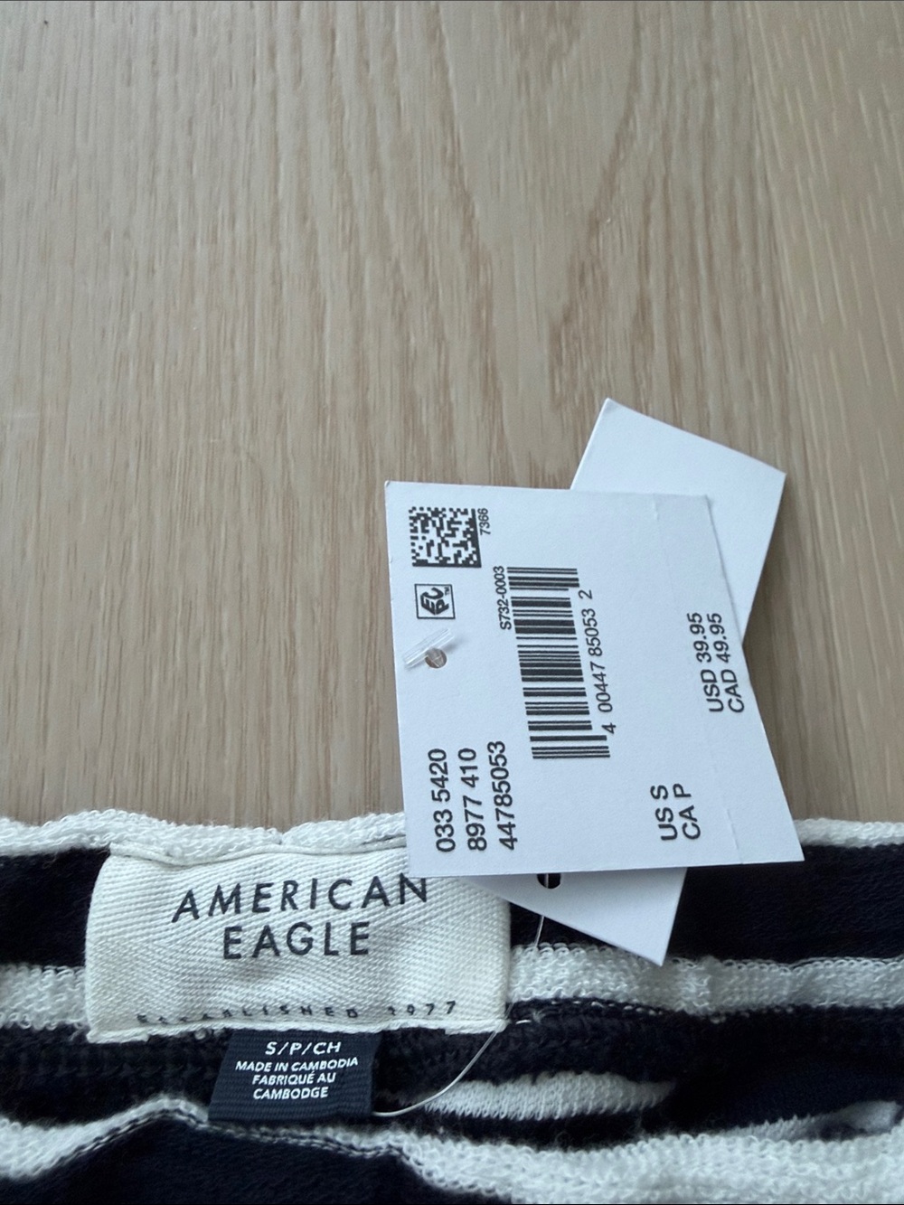 NWT American Eagle Outfitters Black & White Striped Knit Shorts Size Small - Picture 2 of 3
